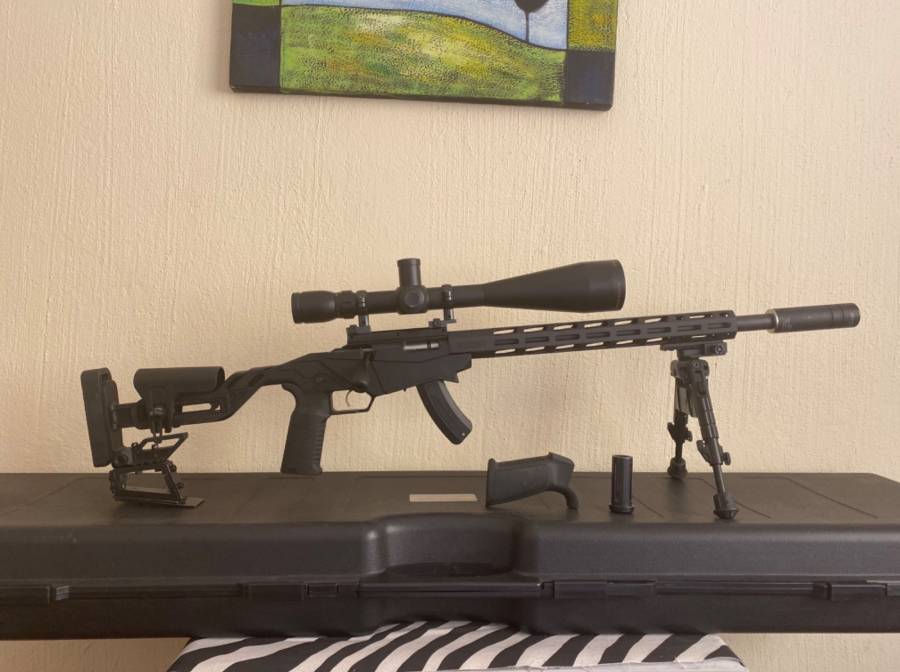 LR, Ruger precision .22 LR Dovetail 
polished trigger and bolt surpressor 
muzzle break rear rest 
normal grip and 90' pistol grip included 
scope and bipod NOT included 