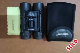 Tasco Binocular, Tasco Binoculars

Tasco 10x50 ZIP Focus

Tasco 10x25

Both comes with their covers and lens cloths
