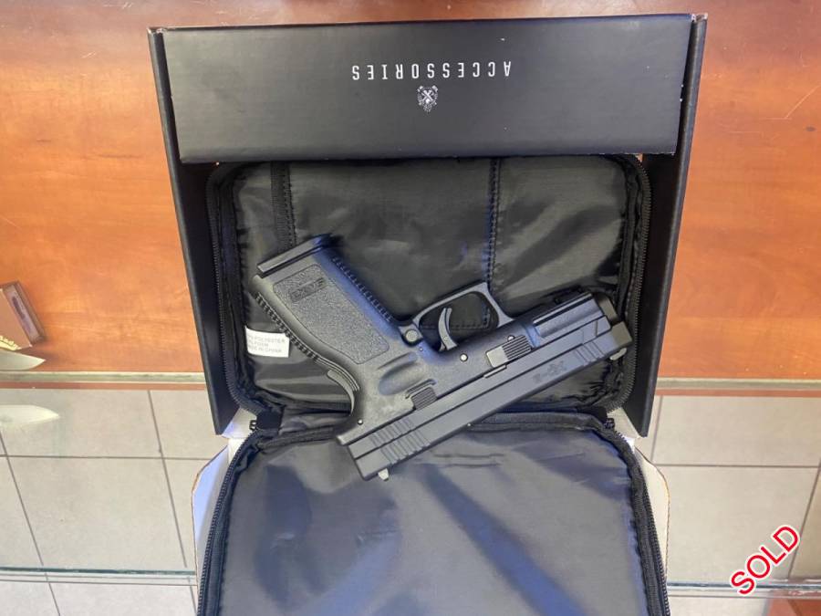 Springfield armoury 9mm pistol brand new model XD-, A brand new Springfield XD-9 pistol chambered in 9mm 
comes with a magazine and a Springfield gun pouch 
straight out of the box