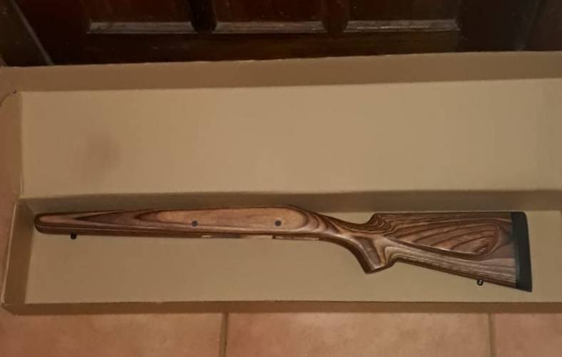 BOYDS Classic Hunter laminated stock, BOYDS Classic Hunter laminated kolf vir Remington 700 lang aksie Splinternuut, nog nie gebruik nie R4500 WhatsApp 0685055664