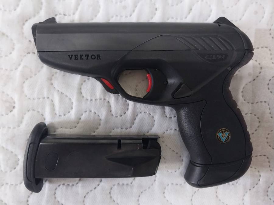 Vektor CP1 , Vektor CP1 9mm Short in excellent condition with 2 mags. R5500 Neg. Call or WhatsApp me on 072 1111 911