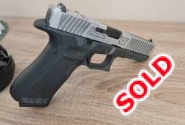 Glock 17 gen5 done by SLEC, Glock 17 Gen 5 done by SLEC
Modification done: Optic cut done for RMR/ Holosun 507C, Slide milling, Slide and frame Cerakoted, wrap around engraved grip for edc, double under cut

Pistol shot less than 50 rounds

 Storage fee to be on buyers account 


