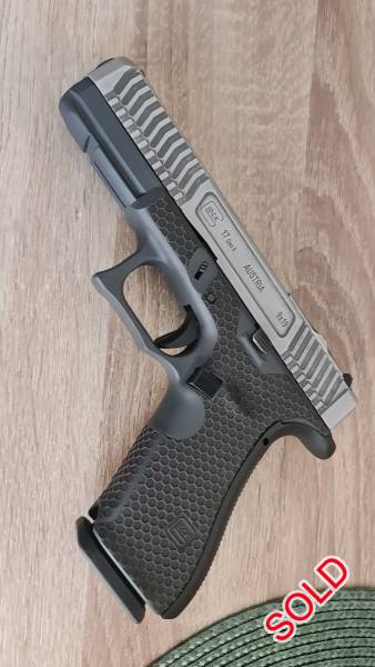 Glock 17 gen5 done by SLEC, Glock 17 Gen 5 done by SLEC
Modification done: Optic cut done for RMR/ Holosun 507C, Slide milling, Slide and frame Cerakoted, wrap around engraved grip for edc, double under cut

Pistol shot less than 50 rounds

 Storage fee to be on buyers account 


