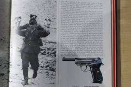 The complete handgun 1300 to present, The Complete Handgun Book 1300 to present for sale in good condition,128 pages.
Published 1986.
Delivery for buyers account.
Contact Francois at 0849099317