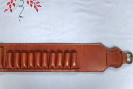 Artesania F. Exposito,20 Bore 12 GA, Leather Belt , R999
Spanish, Artesania F. Exposito,
20 Bore (12 GA Gauge) LeatherCartridge Belt
Plus 12 x pouches on this belt for ammo: 30.06 and similar ,please see photos.
Belt is 123cm long
Leather belt is in top condition.
No ammo is included!

Shipping Fee R150 with 