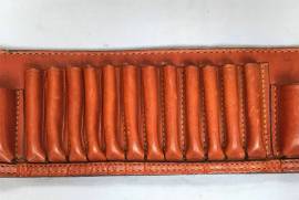 Artesania F. Exposito,20 Bore 12 GA, Leather Belt , R999
Spanish, Artesania F. Exposito,
20 Bore (12 GA Gauge) LeatherCartridge Belt
Plus 12 x pouches on this belt for ammo: 30.06 and similar ,please see photos.
Belt is 123cm long
Leather belt is in top condition.
No ammo is included!

Shipping Fee R150 with 