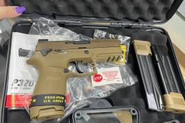 SIG SAUER M18, SIG SAUER P320 M18 US REPLICA / WITH MANUAL SAFETY 
Includes: 
2 x 21 extended mags 
1 x Standard mag 
SIG SAUER Hard Case 

Has slight ware, roughly 500-1000 rounds through 
Never Carried 