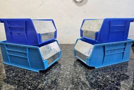 Bin blockers for Lin bins and Akro bins., Bin blockers these blockers fit Lin Bins and Akro bins R50 each, 200 available contact via whatsapp. 