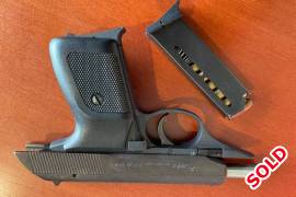 SIG SAUER P230 Semi Auto 9MM short, Excellent condition and comes with 2 magazines.
In original box. 
R7000 negotiable