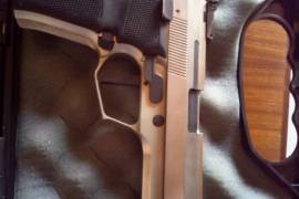 mr , 9mm vector sp1 sport rosegold in coulor for sale, is in very good condition.