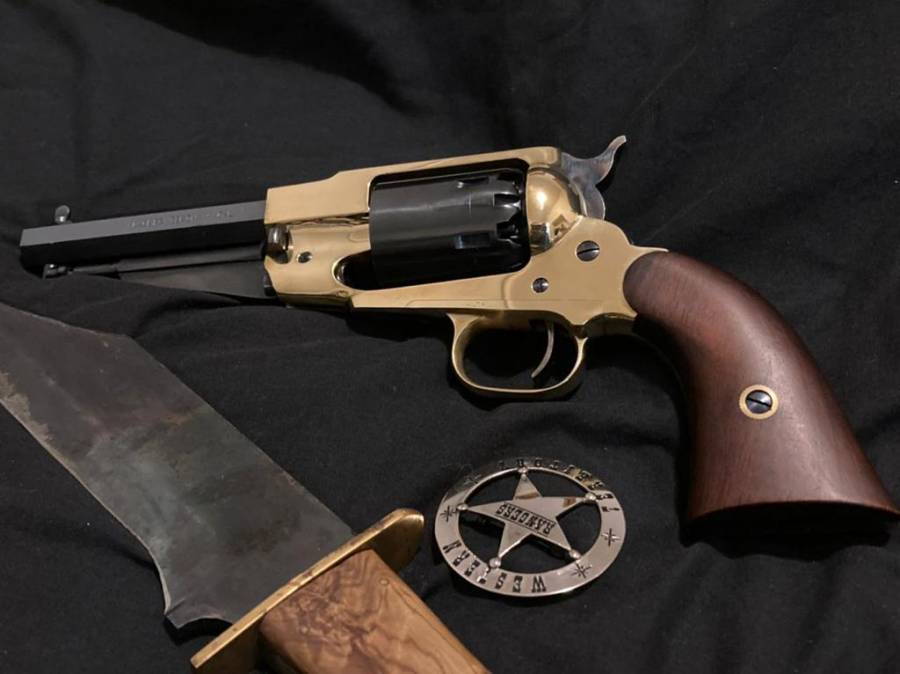 SOLD .44 Black powder- Remington 1858 model , SOLD - Relive the wild west  frontier with this beautiful, like-new example of an 1858 Remington 44  caliber revolver