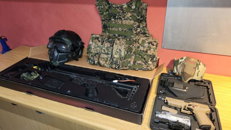 G&G CM16 SRS & G&G GTP9 Airsoft with A, G&G CM16 SRS Assult Rifle & GTP9 Sidearm With Accessories.

Accessories: 1x Tacticle Helmet & Goggles 1x Tackticle vest & Pouches 1x Sidearm holster 1x ASG Balance Battery Charger 1x Riffle shoulder sling 1x Lower face and ear protection