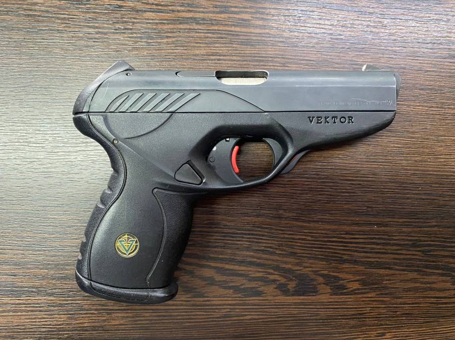 Pre loved Vektor CP1, Pre loved Vektor CP1
9MM PAR (9X19MM)
LOADS 13+1
COMES WITH 1X HOLSTER
IN GOOD CONDITION
FOR R 6 680.00
For more information please WhatsApp Jevon at : 066 398 0024 OR phone at : 016 110 0149
www.redotfs.co.za
 