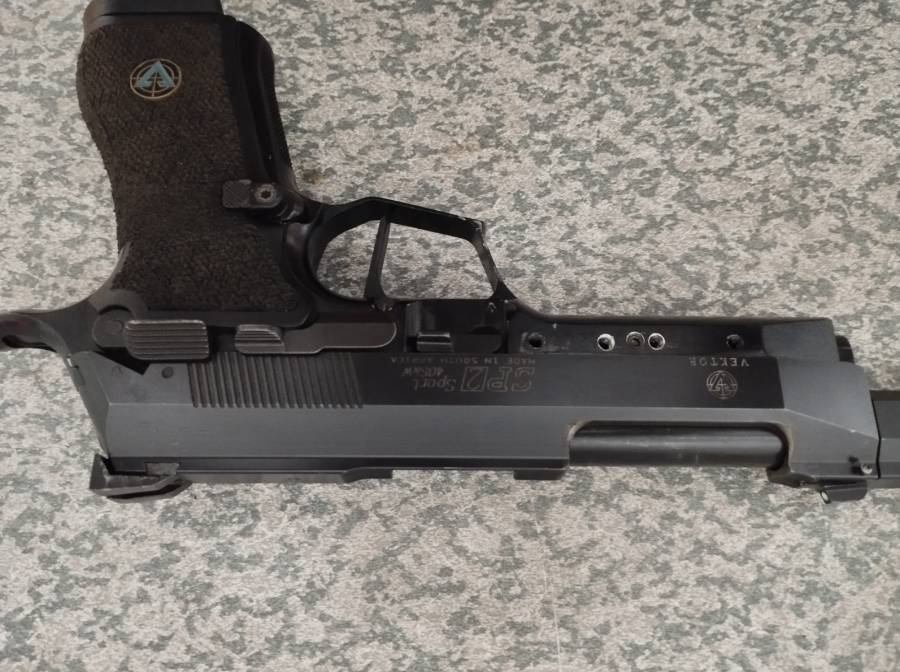 Vektor SP2 ultrasport , Good Condition.
partially modified for ipsc open
5 mags
Brass
Bullets
40s&w dies

6000 onco
Firearm to be dealer stocked and or storage for buyers account. Transport outside PTA/JHB for buyers account
​​​​​ 
 