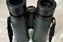 Nikon Sporter EX 10x50 binocular Roof  Water proof, Powerful binoculars with 10x magnification and 50mm diameter front lens. This binocular combines very good optical quality and robustness and is therefore ideal for activities such as trekking and nature observation. The compact and lightweight housing is nitrogen-filled and therefore fog-free. A rubber coating ensures easy handling. Multi-layer coated lenses ensure a bright and brilliant image, the design with large exit pupil distance ensures a sharp field of view and comfortable viewing through binoculars for spectacle wearers. Waterproof (up to 10min at 1m depth). 98m field of view at 1,000m.