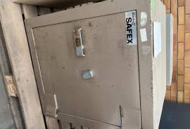 Cat 3 and Cat 4 Safes, Cat 3 and Cat 4 safes for sale. Also 4 drawer fireproof safes for sale. Weight of safes between 500kg and 700kg each. Please contact me for pricing