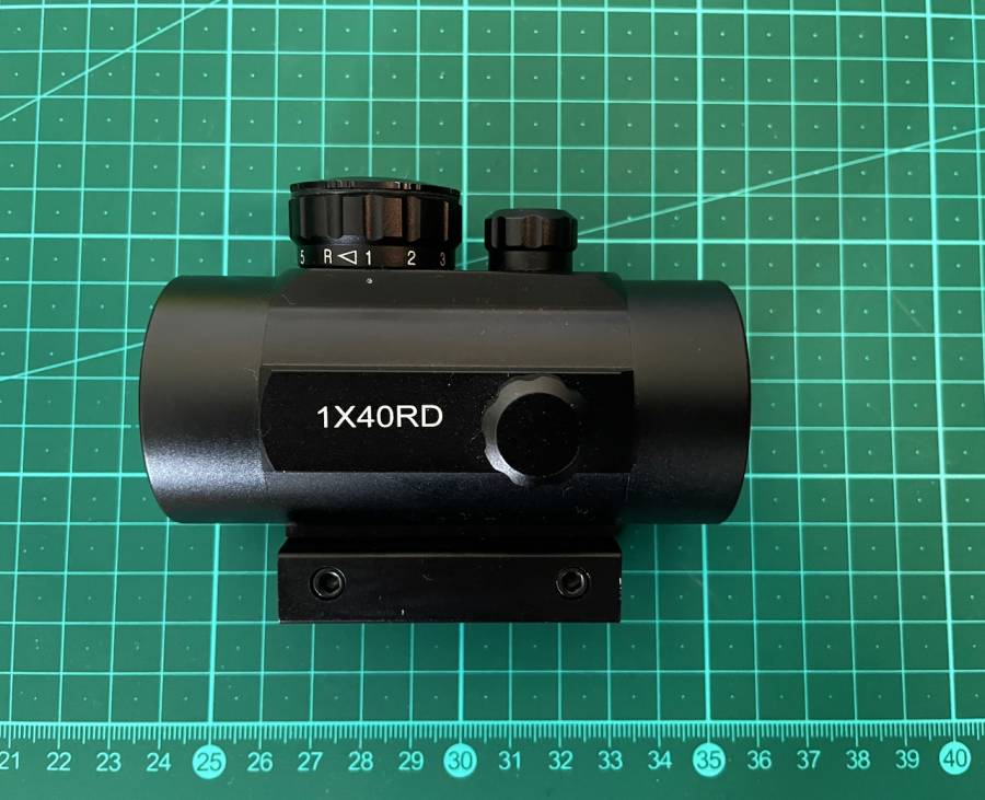 Optical Dot Scope, R200
1 X 40 RD Dot Scope
(needs new CR2032 Battery - as new)
 