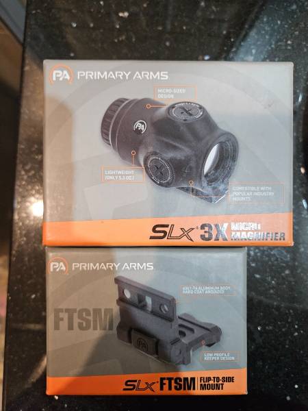 Primary arms 3 x magnifier with flip to side mount, Primary arms slx 3x magnifies with mount for aimpoint micro. Has all relevant spacer to suite desired height 