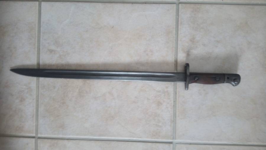 Mr, Bayonet British pattern 1907 no scabbard in good condition.Can WhatsApp me 0832294538