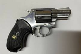 Taurus.38Special snub nose revolver including ammo, Taurus .38 Special snub nose revolver
5 round cylinder
Pachmayr grips
Like new
R5000 includng 250 rounds of ammunition
 