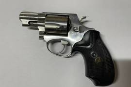 Taurus.38Special snub nose revolver including ammo, Taurus .38 Special snub nose revolver
5 round cylinder
Pachmayr grips
Like new
R5000 includng 250 rounds of ammunition
 