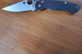 spyderco-paramilitary-2-s45vn, The Spyderco Paramilitary 2 is one of the most popular knives on the market today, which is no surprise to anyone who's ever held it. It boasts great materials, reliable build quality, an attractive aesthetic, an ergonomic grip, and is easy to use with one hand—a rare combination of excellent features. Each has contributed to the PM2's astonishing popularity. This icon of the knife industry has found its way into the pockets of soldiers, builders, hunters, survivalists, and everyday knife carriers all over the world. Every knife enthusiast needs a PM2 in their collection. Overall Length:8.25