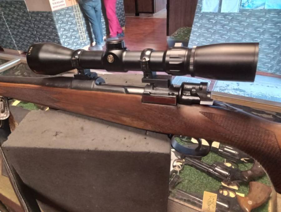 Vektor 30/06  Bolt action rifle with Lynx scope, To all our Clients please come and view this Good looked after Vektor Rifle with Lynx scope at Cape Guns and ammo 2 c Thermo street stikland Bellville 7530 tel 021 9452606