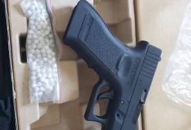 Glock 17 airgun, Glock 17 replica
G series airsoft gun
Gas blowback
Including carry bag
Bottle of gas
5700+ bb's