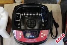 Sonic cleaner , Hardly used Hornady Sonic cleaner. Like new in original packaging. Sonic cleaner solvent 3/4 full @ R 300 extra. Can be sent via postnet.