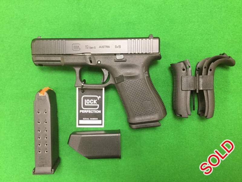 Glock 19 Gen 5 FS, Glock 19 Gen 5 FS.(Sold)
In Original box with all accesories.
Daniels IWB Kydex holster included.
+- 300 rounds fired.

 