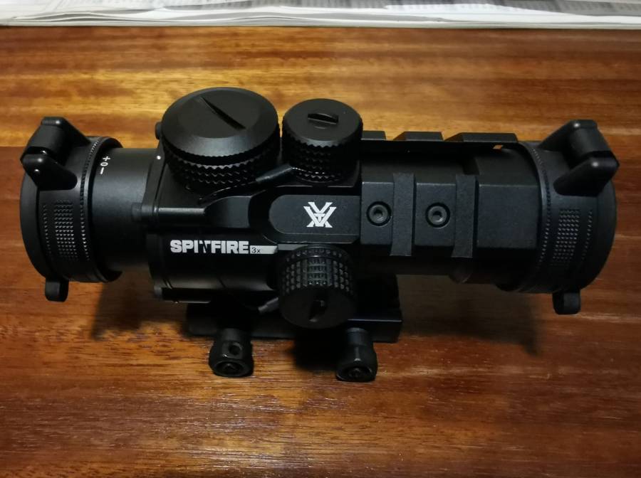 Vortex Spitfire 3x Prism Scope , Vortex Spitfire 3x prism scope for sale. Price reduced to R10000. Excellent condition. Mounted once. Courier costs are for the buyer. Please contact Ricardo on 0836078066 if you are interested. ​​​