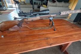 Tikka 25-06 Rem, Tikka 25-06 Rem Rifle, with overbarrel silencer, Bipod, sling, Bushnell 6-24x50 scope. Very Good condition. Excellent Rifle with excellent grouping.
contact me on 0769243071.